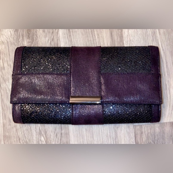 Women’s‎ Le Château sparkly and shiny black chic Clutch with removable chain - Picture 2 of 14